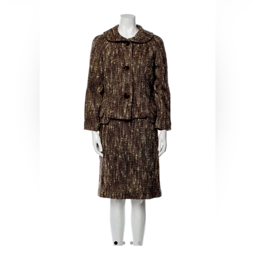 Rare find! Barney’s New York Virgin wool tweed pattern skirt suit. Sz L/10-12